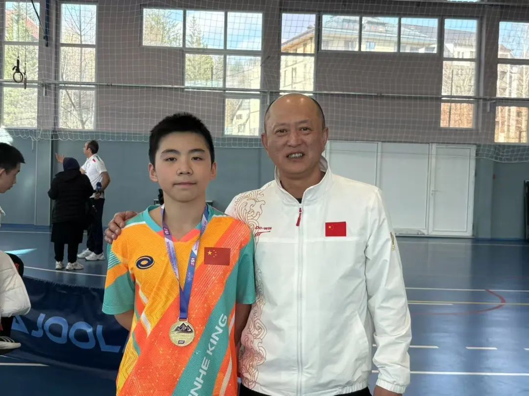 VR彩票哈三中教师指导中国女子乒乓球队夺得U15世界中学生夏季运动会团体冠军(图2)